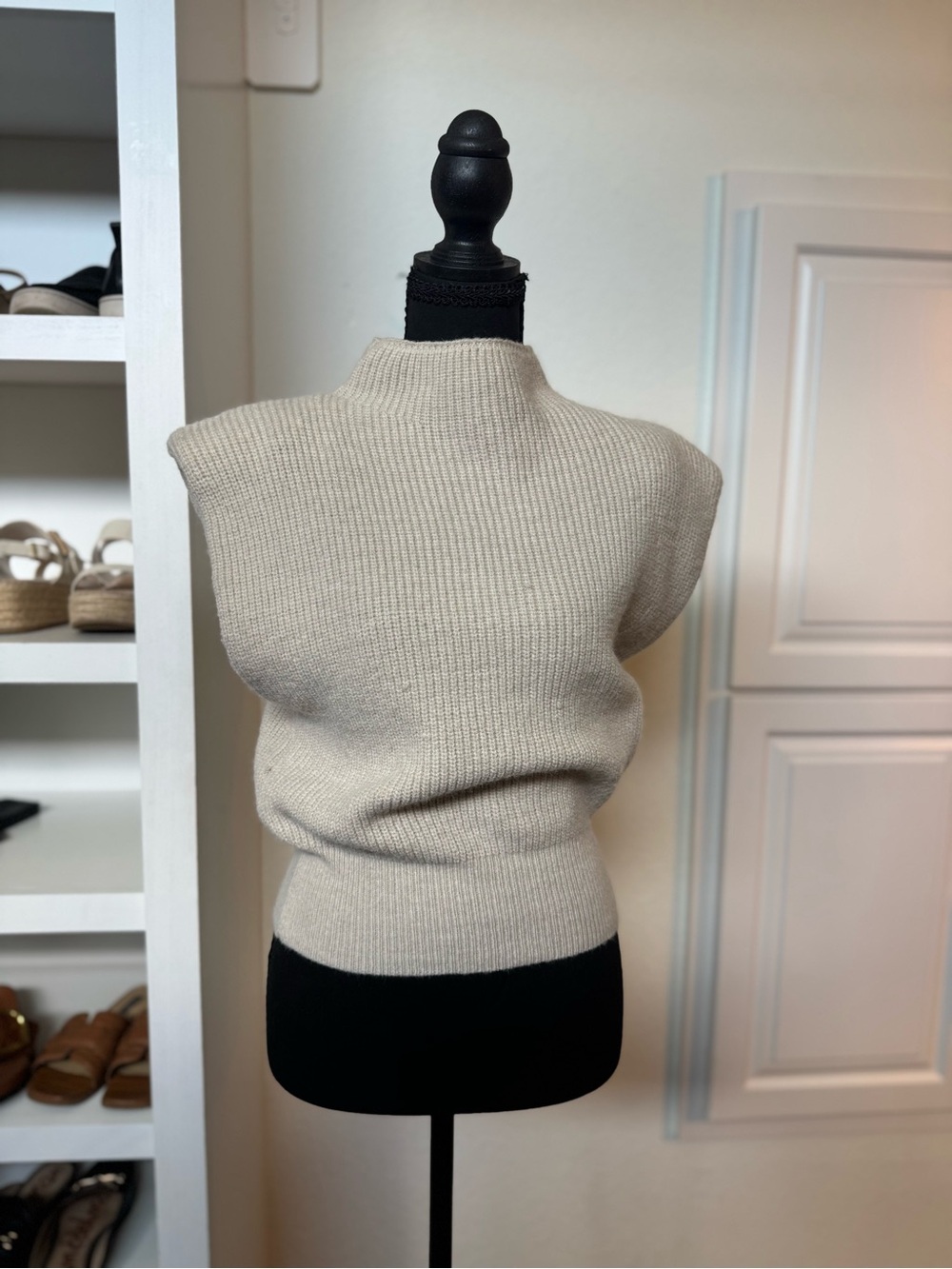 eesome Cream Ribbed V-Neck Sweater Vest - Picture 5 of 5